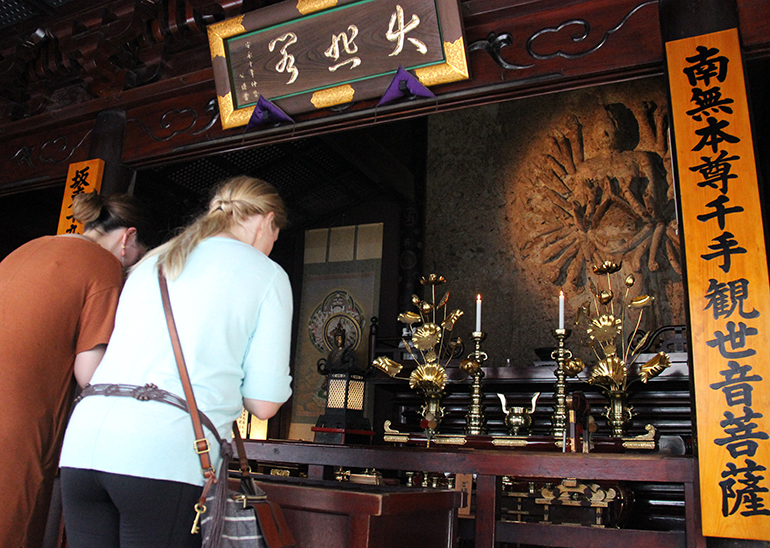 日本最古老的石佛雕像
