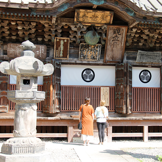 日本最古老的石佛雕像